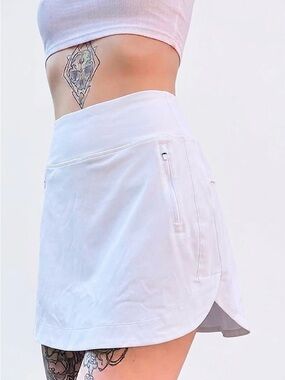 Athleta Fairway Golf Skort 16” White Size L Zipper Pockets Athleisure